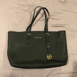 Michael Kors Jet Set shoulder tote purse
